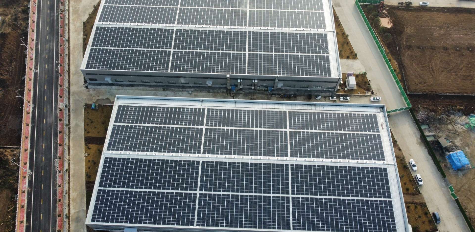 1920-2021年3月，河南唐河縣 中部食品城BIPV光伏項(xiàng)目，裝機(jī)量1.8MW，年發(fā)電200萬(wàn)度，滿足45%用電需求.jpg